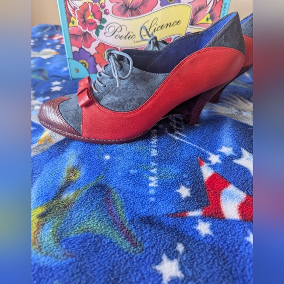 Poetic License Heels - Picture 4 of 10